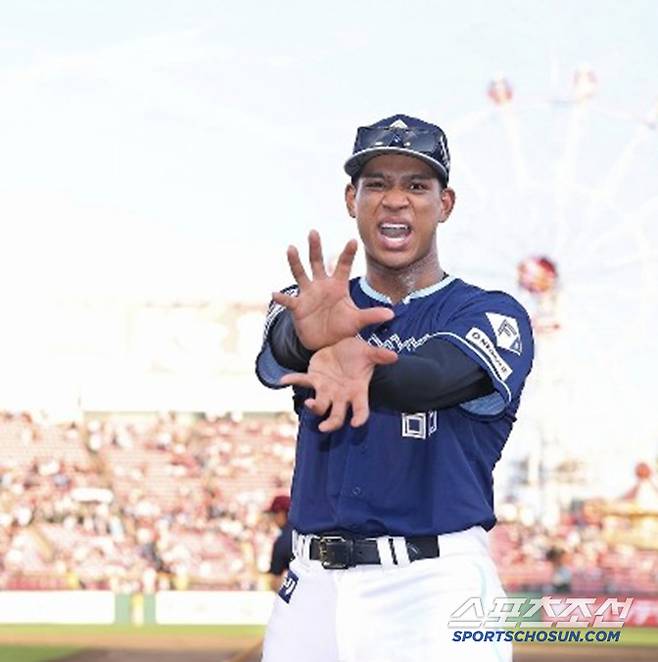 6번-우익수로 선발 출전한 만나미는 6,7회 연타석 홈런을 터트렸다. 사진캡처=니혼햄 파이터스 SNS