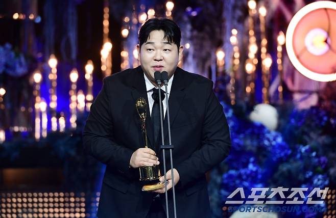 제4회 청룡시리즈어워즈(Bluedragon Series Awards)가 18일 인천 파라다이스시티에서 열렸다. 신인남자예능인상을 수상한 문상훈이 수상 소감을 말하고 있다. 인천=허상욱 기자 wook@sportschosun.com/2025.07.18/