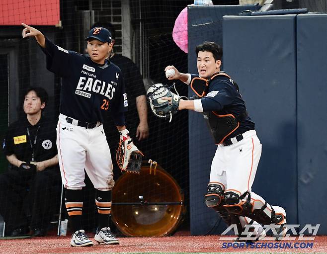 19일 수원 케이티위즈파크에서 열린 KT와 한화의 경기. 3회말 1사 1, 3루. KT 김상수를 파울플라이로 잡아내고 있는 한화 최재훈 포수. 수원=송정헌 기자songs@sportschosun.com/2025.07.19/