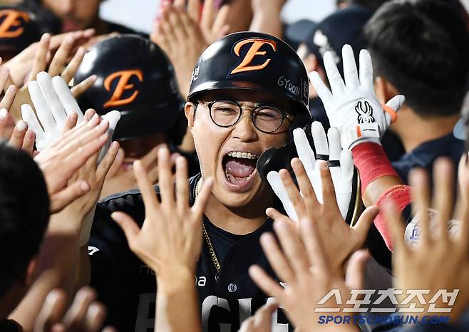 20일 수원 KT위즈파크에서 열린 한화-KT전. 9회초 1사 만루 채은성이 만루홈런을 친 후 환호하고 있다. 수원=정재근 기자 cjg@sportschosun.com/2025.7.20/