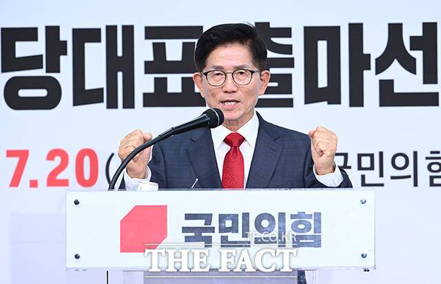 김문수 전 국민의힘 대통령 후보가 20일 오후 서울 여의도 국민의힘 중앙당사에서 당대표 출마선언을 하고 있다. /박헌우 기자