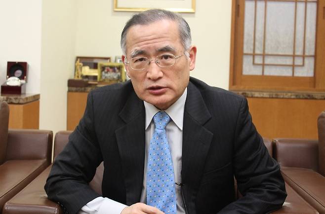 위성락 주러시아대사(현 국가안보실장)는 2013년 1월 외교부가 전 직원에게 통상교섭본부 이관에 대해 신중하게 행동하라는 내용의 이메일을 보낸 데 대해 반발하는 글을 외교부 게시판에 올렸다./연합뉴스