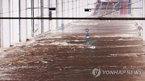 잠수교 통행 금지(CG) [연합뉴스TV 제공]