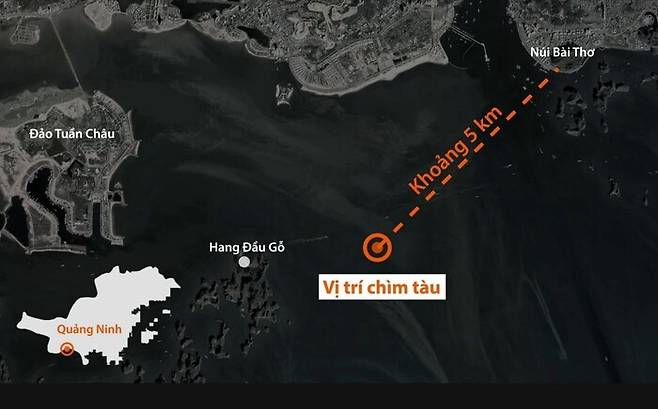 바이터 산(Núi Bài Thơ)으로부터 5km 떨어진 곳에서 53명의 승객을 태운 선박이 가라앉았다. 사진에는 선박의 침몰 위치(Vị trí chìm tàu)가 표시돼 있다. 브이엔(VN)익스프레스 갈무리
