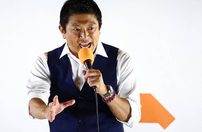 일본 가미야 소헤이 참정당 대표가 참의원 선거 유세 마지막 날인 19일 일본 도쿄 한 거리에서 연설하고 있다. 로이터 연합뉴스