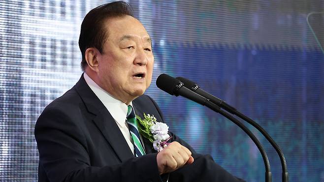 제헌절 경축식, 기념사하는 정대철 헌정회장