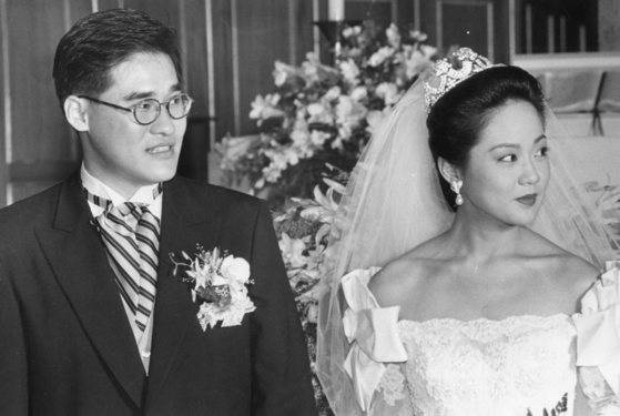 고 김우중 대우 창업주의 차남 선협씨와 고 박정구 금호그룹 회장의 장녀 은형씨의 결혼식. [중앙일보]