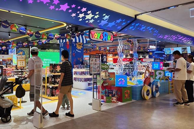 롯데몰 광명점 2층에 문을 연 토이저러스 매장 모습.  /롯데마트 제공