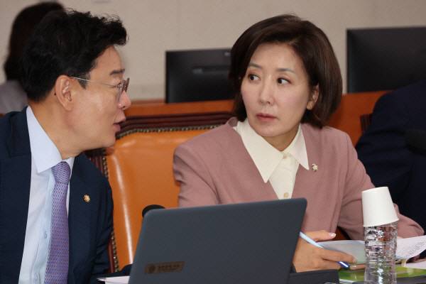 국민의힘 나경원 의원이 지난 17일 국회 산업통상자원중소벤처기업위원회에서 열린 김정관 산업통상자원부 장관 후보자 인사청문회에 참석해 있다. 연합뉴스