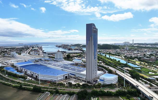 강원도 동해시 LS전선 HVDC(초고압직류송전) 전용 공장 전경. LS전선 제공&nbsp;