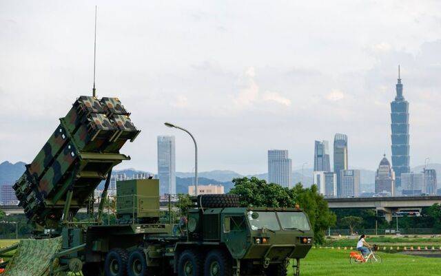 대만 연례 군사훈련 기간 타이베이시 강변 공원에 이동배치된 패트리엇 미사일 시스템. EPA연합뉴스