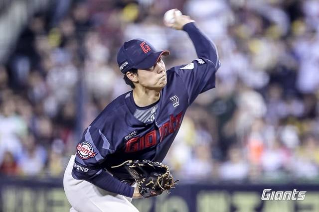 홍민기가 19일 잠실 LG전에서 공을 뿌리고 있다. 사진=롯데 제공