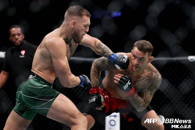 맥그리거와 포이리에는 오랜 시간 UFC에서 경쟁해온 라이벌이다. 첫 맞대결은 맥그리거가 승리했으나 이후 2021년 두 차례 맞대결에선 포이리에가 모두 승리했다. 사진=AFPBBNews=News1