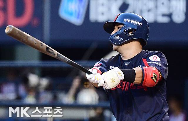 김민성이 20일 잠실 LG전에서 적시타를 치고 있다. 사진(잠실 서울)=김영구 기자