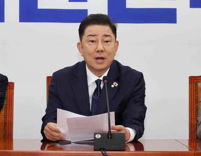 김병기 더불어민주당 대표 직무대행 겸 원내대표가 10일 국회에서 열린 정책조정회의에서 발언하고 있다. 연합뉴스