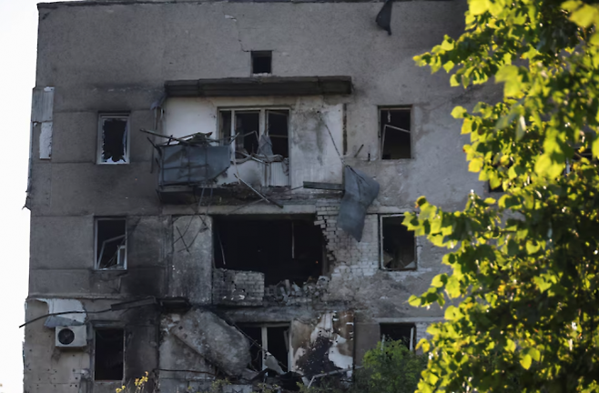 2025년 7월 19일 우크라이나 오데사에서 러시아의 공습으로 주거용 건물이 파괴됐다. 우크라이나 비상구조대 제공. 로이터 연합뉴스