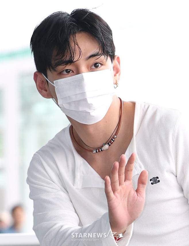 (인천공항=뉴스1) 권현진 기자 = 방탄소년단(BTS) 뷔(본명 김태형)가 해외 일정을 위해 4일 오전 인천국제공항을 통해 출국하고 있다. 2025.7.4/뉴스1  Copyright (C) 뉴스1. All rights reserved. 무단 전재 및 재배포,  AI학습 이용 금지. /사진=(인천공항=뉴스1) 권현진 기자