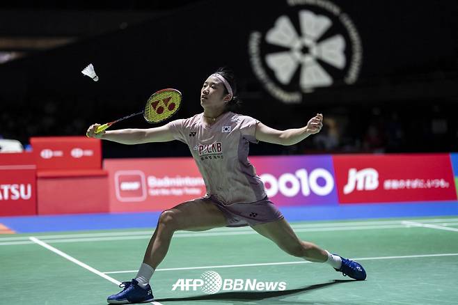 20일 일본 도쿄에서 열린 세계배드민턴연맹(BWF) 월드투어 슈퍼 750 일본오픈 여자단식 결승에서 왕즈이와 격돌한 안세영. /AFPBBNews=뉴스1