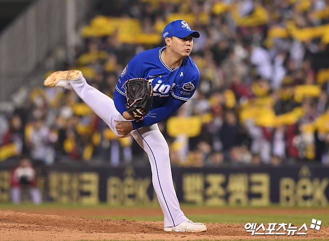 삼성 라이온즈 배찬승이 올해 정규시즌 경기에 등판해 역투하고 있다. 엑스포츠뉴스 DB