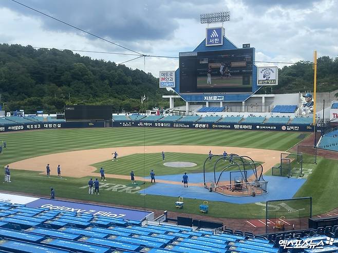 삼성 라이온즈 선수들이 20일 대구 삼성라이온즈파크에서 키움 히어로즈와의 경기를 앞두고 훈련하고 있다. 대구, 최원영 기자