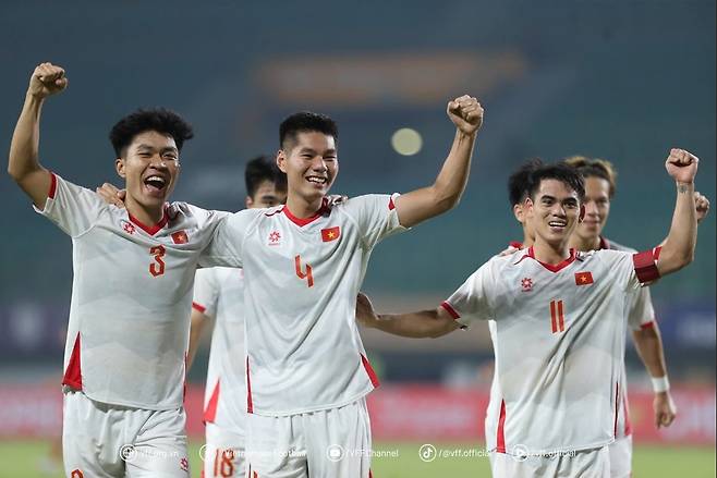 승리를 기뻐하는 베트남 선수들 [디제이매니지먼트 제공. 재판매 및 DB 금지]