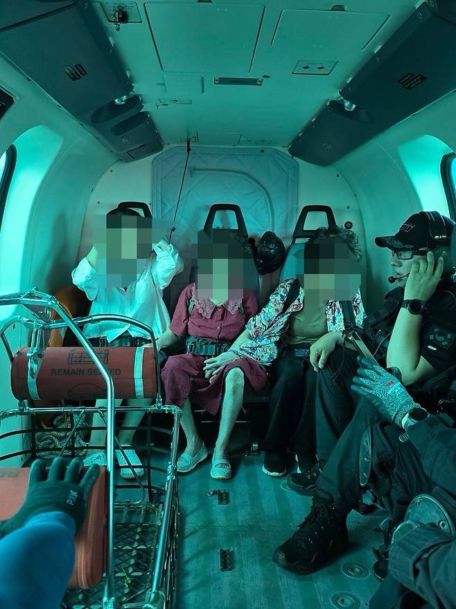 헬기로 구조 [경기북부경찰청 제공, 재판매 및 DB금지]