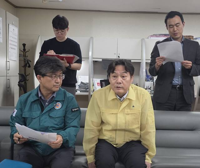 박희준 대구시 재난안전실장이 21일 대구시 동인청사 기자실을 방문해 노곡동 침수피해 관련 조치 현황 등에 대해 설명하고 있다. 신헌호 기자