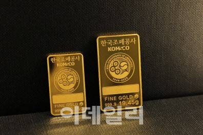 한국조폐공사가 제작한 ‘광복 80주년 기념 골드바‘. (사진=한국조폐공사 제공)