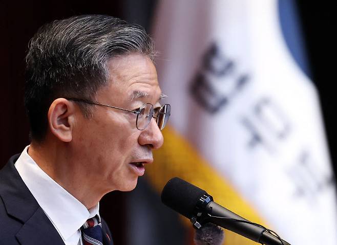 정성호 신임 법무부 장관이 21일 오전 경기 과천시 정부과천청사에서 열린 취임식에서 취임사를 하고 있다. (사진=뉴스1).