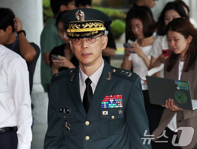 김용대 드론작전사령관이 지난 17일 오전 서울 서초구 서울고등검찰청에 마련된 내란특검 사무실에 무인기 침투 의혹 등 외환 혐의 관련 조사를 받기 위해 출석하고 있다. 2025.7.17/뉴스1 ⓒ News1 구윤성 기자