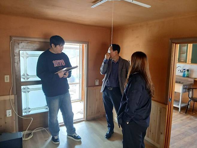 영암군은 최근 도시민의 가장 큰 농촌 이주 장애 요소로 꼽히는 주거 부담을 해소하기 위해 '한 달 살기', '만원세컨하우스', '마더하우스' 등 다양한 주거 체험·지원 프로그램을 운영하고 있다. 영암군 제공