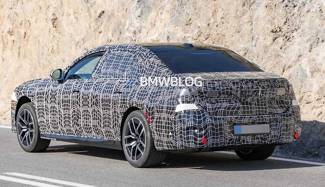 사진 : BMW 7시리즈 페이스리프트 테스트카 (출처=BMW BLOG)