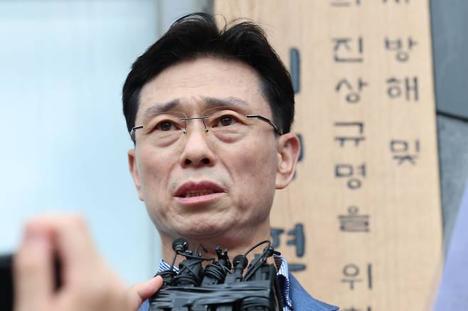 '구명 로비' 의혹을 받는 임성근 전 해병대 1사단장이 지난 2일 오후 서울 서초구 해병 특검 사무실에 피의자 조사를 받기 위해 출석하며 입장을 밝히고 있다. /사진공동취재단