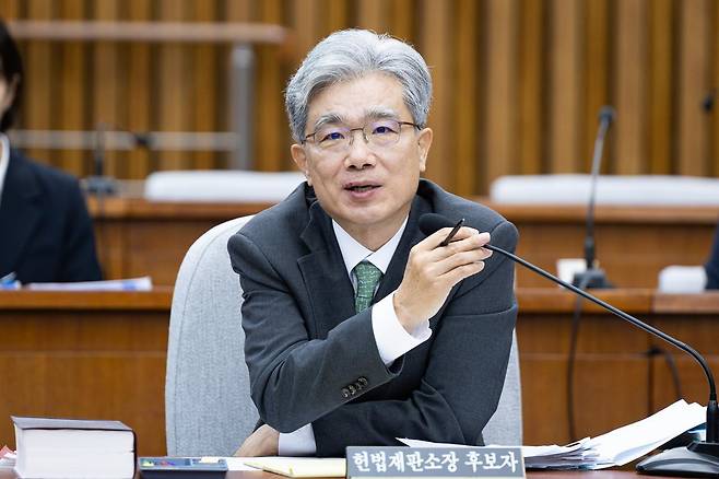 김상환 헌법재판소장 후보자가 21일 서울 여의도 국회 헌법재판소 재판관후보자를 겸하는 헌재소장 임명동의에 관한 인사청문특별위원회에서 열린 인사청문회에서 의원 질의에 답하고 있다. 2025.7.21 (서울=뉴스1)