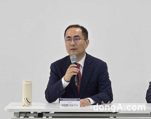 이정환 SK렌터카 대표이사가 15일 충남 천안시 SK렌터카 오토옥션 개관 기자간담회에서 취재진 질문에 답하고 있다. 한국자동차기자협회 제공