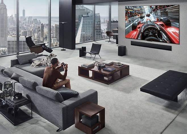 무선 OLED TV를 포함해 2025년형 올레드 TV는 업계 최초로 밝은 시청 환경에서도 '퍼펙트' 등급 화질 인증을 획득했다.