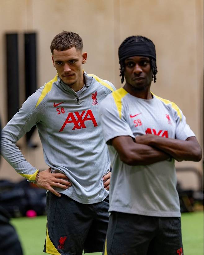 이번 여름 레버쿠젠을 떠나 리버풀에 합류한 비르츠(왼쪽). 사진=리버풀 SNS