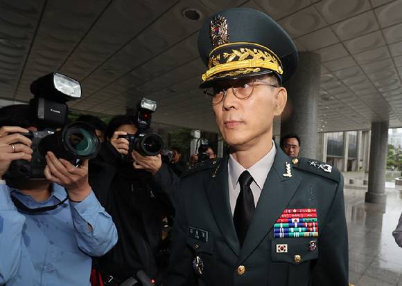 김용대 드론작전사령관이 17일 내란특검 사무실이 마련된 서울 서초구 서울고검에 조사를 받기 위해 출석하고 있다. 2025.7.17 [사진=연합뉴스]