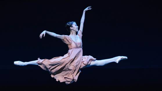 올해 ‘파리 오페라 발레 에투알 갈라’는 30일부터 예술의 전당에서 열린다. 사진은 2022년 무용수 박세은의 공연 모습. [사진 롯데콘서트홀]