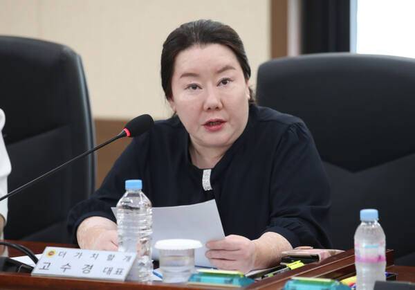 고수경 ㈔더가치할개 대표가 ‘인천 유기동물 보호시스템 실태와 향후 발전방향 좌담회’에서 인천 유기동물 보호시설의 관리·감독 강화 등을 주장하고 있다. 인천시의회 제공