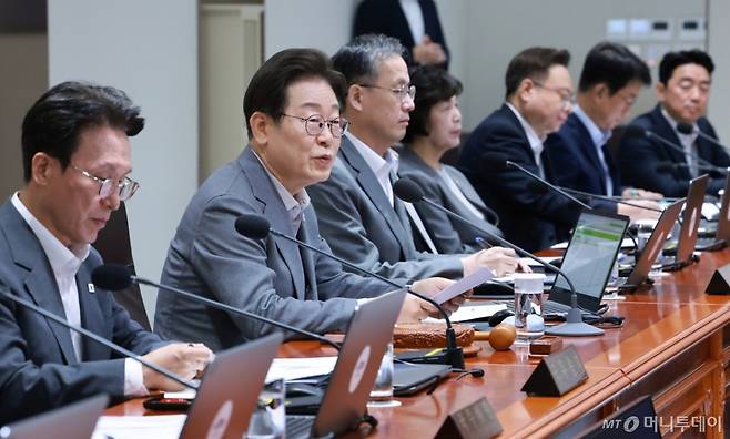 [서울=뉴시스] 최동준 기자 = 이재명 대통령이 15일 서울 용산 대통령실 청사에서 열린 국무회의에서 발언하고 있다. (대통령실통신사진기자단) 2025.07.15. photocdj@newsis.com /사진=최동준