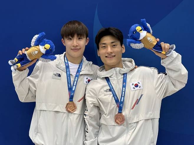 [서울=뉴시스] 다이빙 김지욱과 김영택. (사진=대한수영연맹 제공) *재판매 및 DB 금지