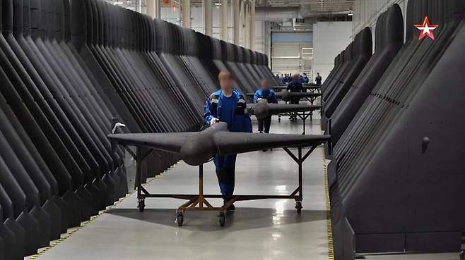 러시아 유력 군사전문채널이 입수해 20일(현지시간) 공개한 알라부가 경제특구 내 게란-2 생산 공장 내부. 2025.7.20 텔레그램