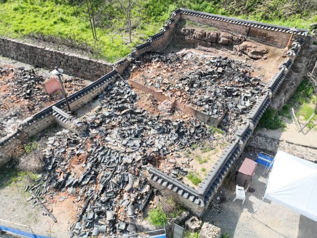 화마에 잿더미가 된 고운사 연수전의 모습. 사진 제공=국가유산청