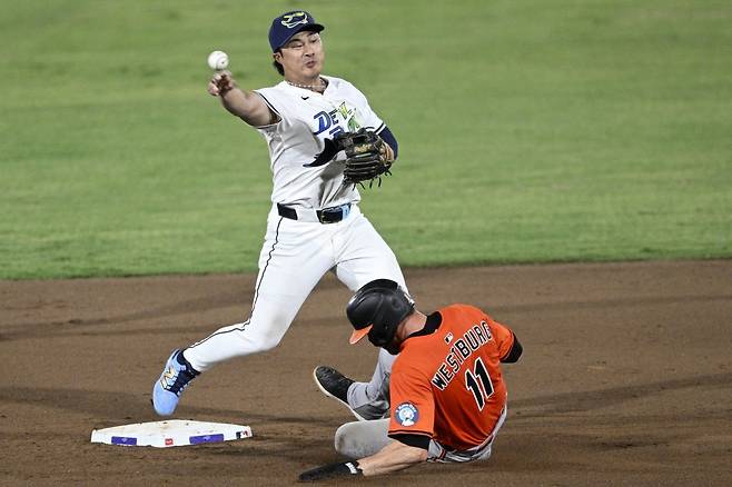 탬파베이 김하성이 21일(한국시간) 미국 플로리다주 탬파의 조지 M. 스타인브레너 필드에서 열린 ‘2025 메이저리그(MLB)’ 볼티모어 오리올스와 홈경기에서 멀티출루를 기록했지만, 팀의 패배를 막진 못했다. 탬파(미 플로리다주)｜AP뉴시스
