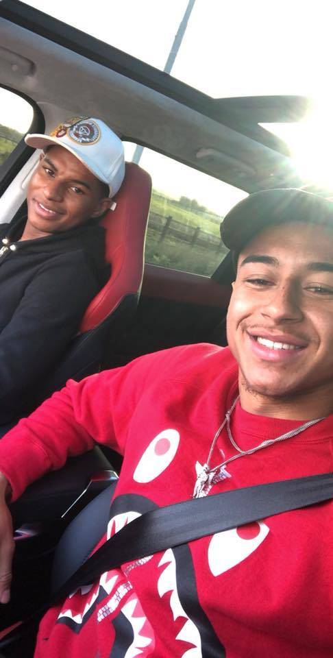 제시 린가드(오른쪽)과 마커스 래시포드가 맨유 시절 함께한 모습. 영국공영방송 BBC는 21일(한국시간) “래시포드의 바르셀로나 임대 이적이 거의 완료됐다. 래시포드가 바르셀로나의 아시아 투어에 합류한다면, 그는 전 맨유 동료인 린가드와 맞붙게 될 수도 있다”고 기대감을 드러냈다. 사진출처|제시 린가드 페이스북