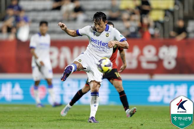 인천 유나이티드 미드필더 신진호. /사진=한국프로축구연맹 제공