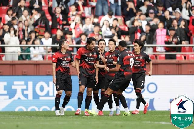 포항스틸러스 선수단. /사진=한국프로축구연맹 제공
