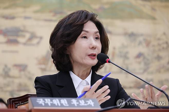 오후 질의 답변하는 이진숙 후보자 (서울=연합뉴스) 박동주 기자 = 이진숙 사회부총리 겸 교육부 장관 후보자가 16일 서울 여의도 국회 교육위원회에서 열린 인사청문회에서 의원 질의에 답변하고 있다. 2025.7.16 pdj6635@yna.co.kr