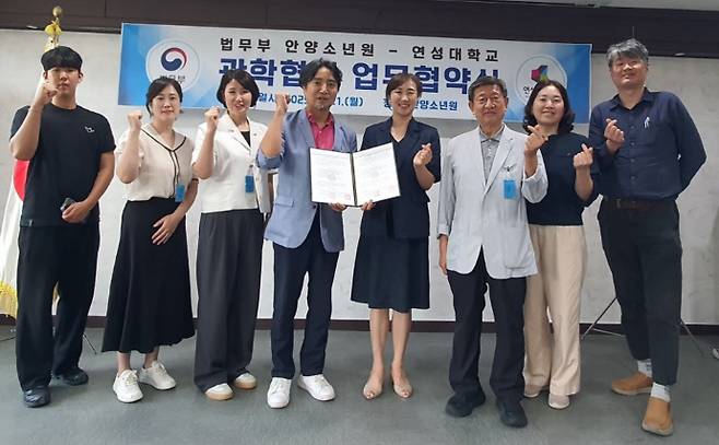 연성대 치위생과와 정심여자중·고교 관계자들이 참여한 가운데 치위생 분야의 상호 협력을 위한 업무 협약을 체결했다.사진=연성대